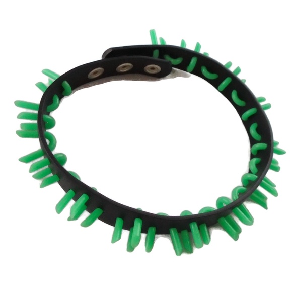 Glow in The Dark Spiked Choker NEW Black Green - Picture 5 of 8